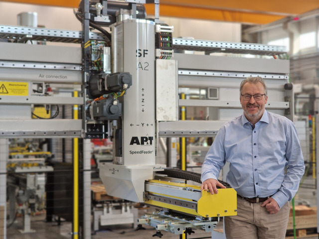 With the right automation and integration, Jörgen Theander, Product Manager Automation at AP&T, and his team can often double output for their customers using the same presses already in place. 通过合适的自动化和集成,AP&T自动化产品经理Jörgen Theander及其团队通常能够帮助客户使用现有的压机实现产量翻倍。